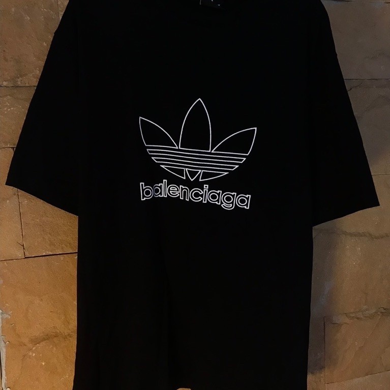 BÂLÊNÇIAĠA x Addidas black Tshirt