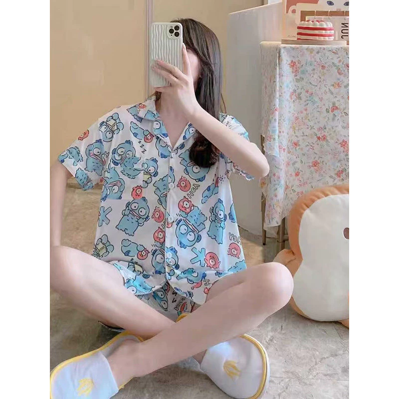 DK HOME เชตชุดนอนผู้หญิงเเฟชั่นใหม่ ลายการ์ตูนน่ารักมากเวอร์ ชุดนอนคอปก+เเขนสั้น+ขาสั้น เนื้อผ้าคุณภาพดี ใส่สบาย