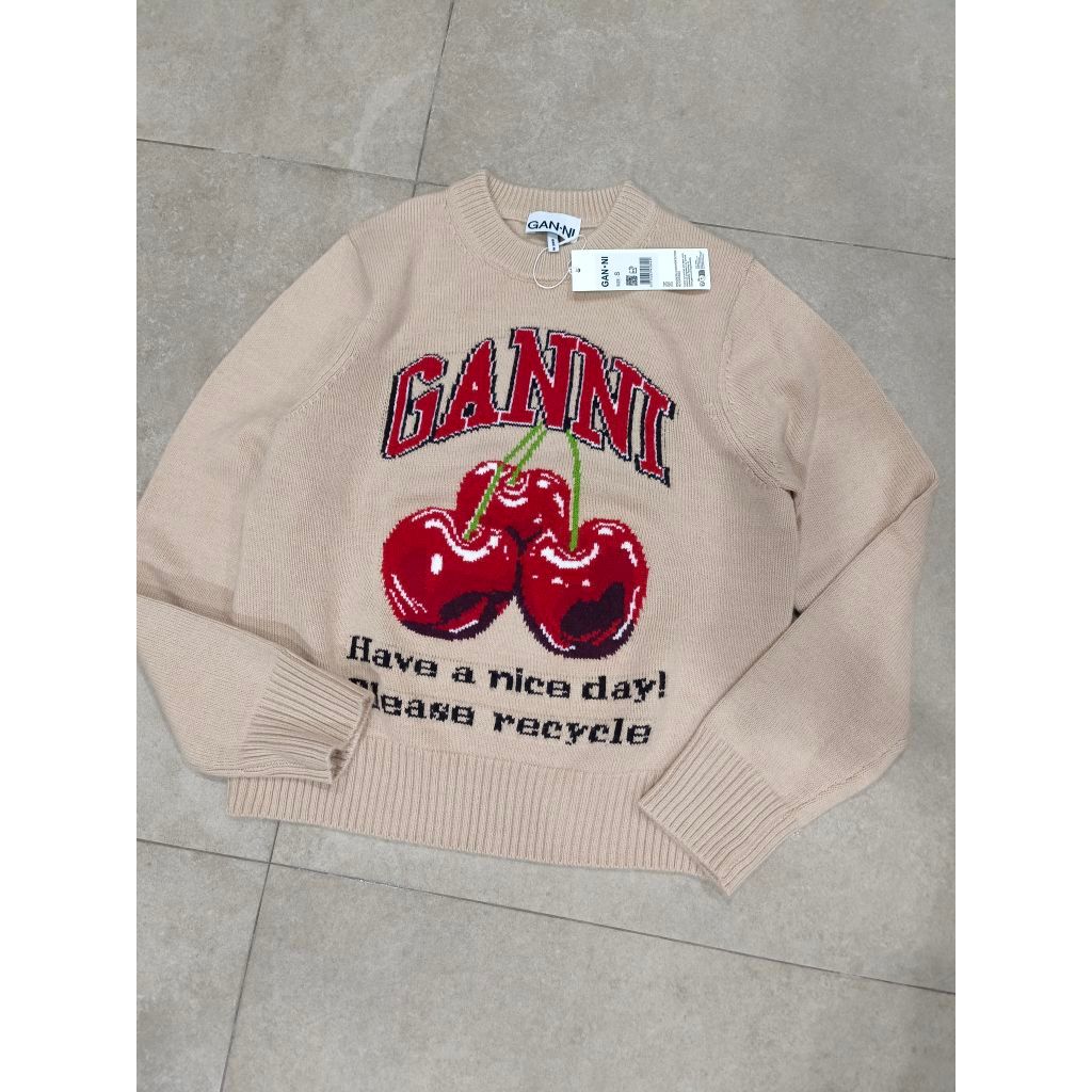 *พร้อมส่ง*🇹🇭 เสื้อสเวตเตอร์ Ganni Graphic Cherry Jumper สี Safari Camel