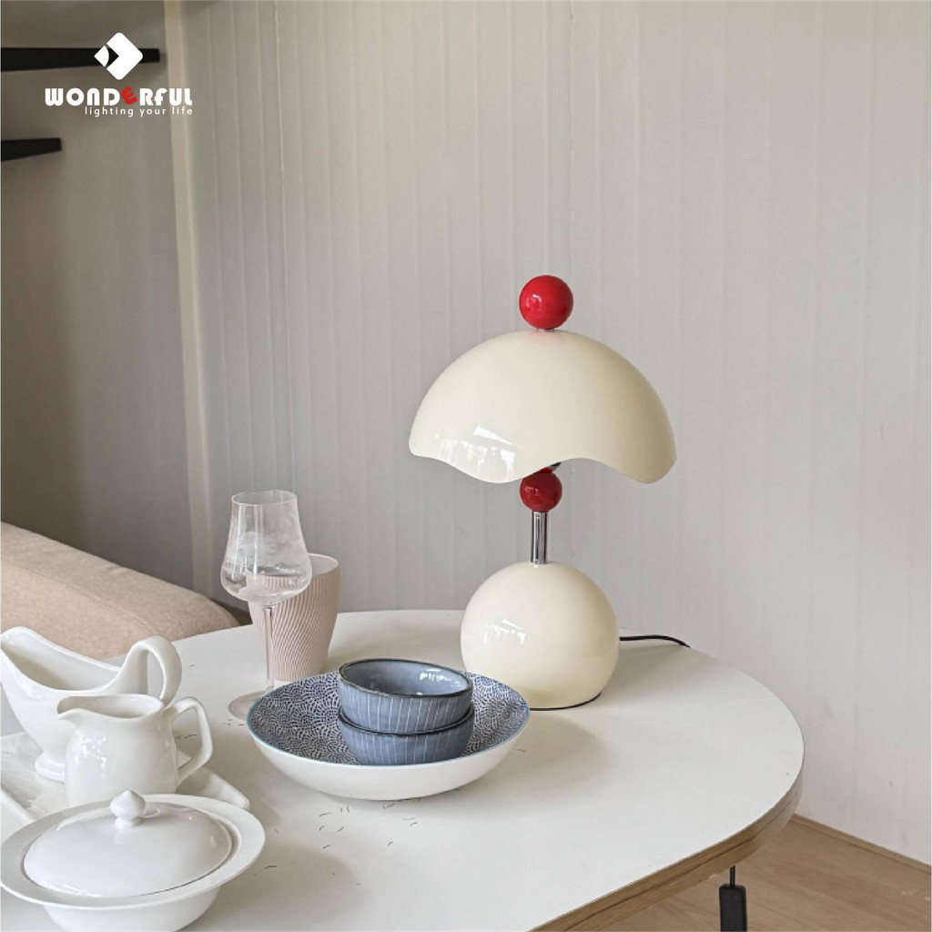 WONDERFUL โคมไฟข้างเตียงรูปเปลือกไข่ สไตล์ดอปามีน สีขาวแดง สามสีเปลี่ยนแสง ตกแต่งห้อง