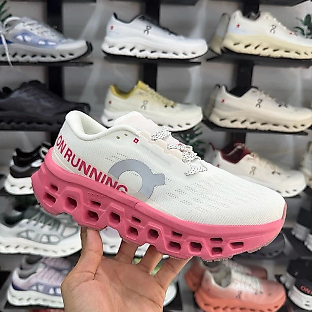รองเท้าวิ่ง นุ่มเบาสบาย On Running Cloudmonster 3
