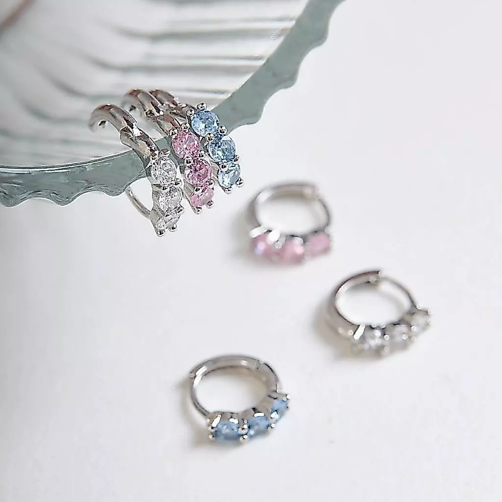 earika.earrings - frostshine hoop ต่างหูห่วงคริสตัลสีสัน มี 3 สี ก้านเงินแท้ชุบทองคำขาว เหมาะสำหรับคนแพ้ง่าย