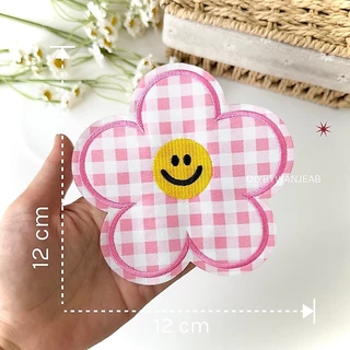 ตัวรีด ลายดอกไม้ DIY ตกแต่ง ปักผ้า ติดเสื้อ/กระเป๋า ตกแต่ง กาวพร้อมติด ละลายติดเนื้อผ้าเมื่อโดนความร้อน
