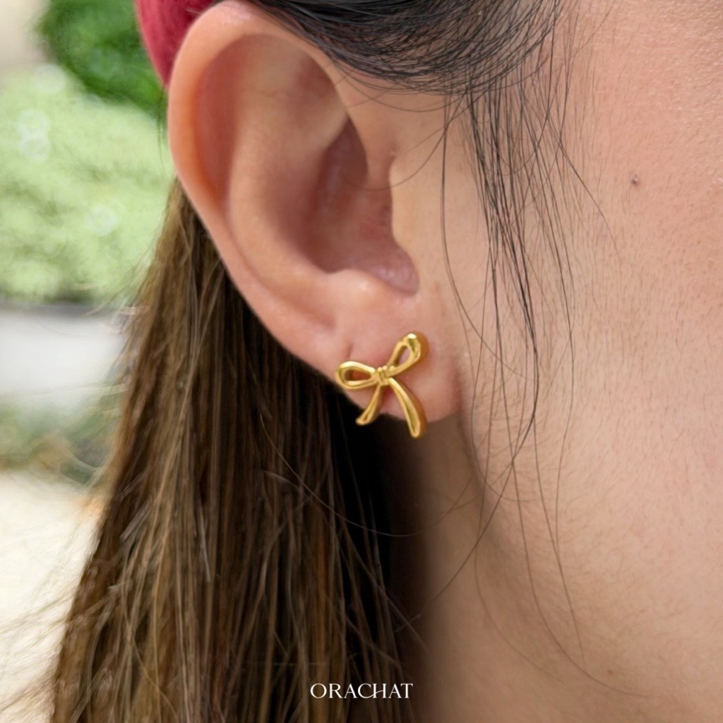 Orachat | Dolly Bow 14k earrings. (ต่างหูตัวเรือนสแตนเลส)