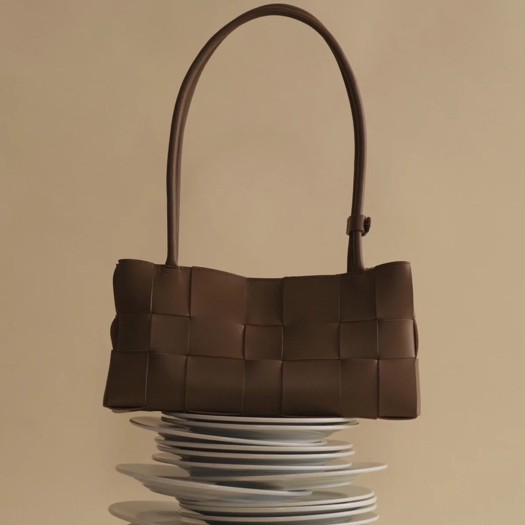 ส่งต่อ กระเป๋า Sheknows Willow Woven Bag สี mocha