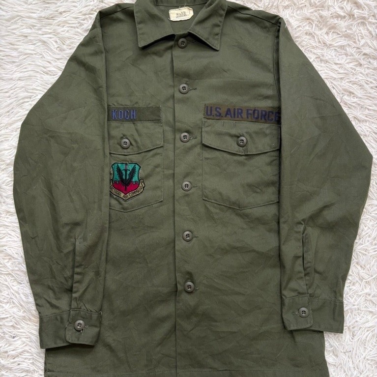 เสื้อทหารแขนยาว USA OG507 ปี 1980 รอบอก40-42”ตึง ยาว28”ไหล่15”แขน23” มือสองของแท้ สวยตามภาพ