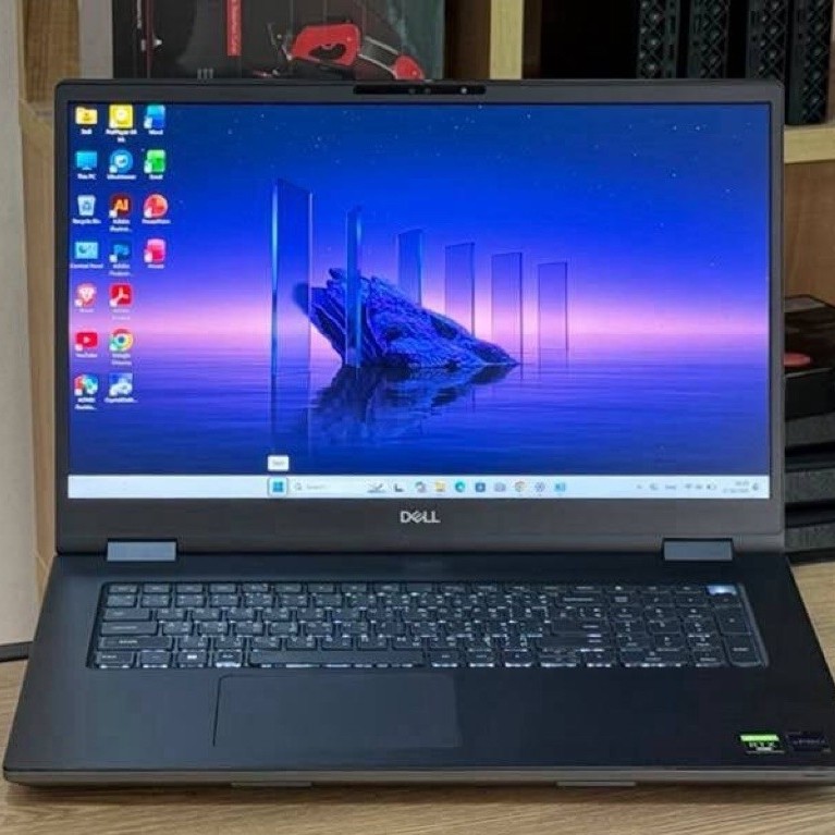 Dell Precision 7780 Mobile Workstation i7-13850HX SSD512GB RAM32GB NVIDIA Quadro RTX A1000 (6GB GDDR
