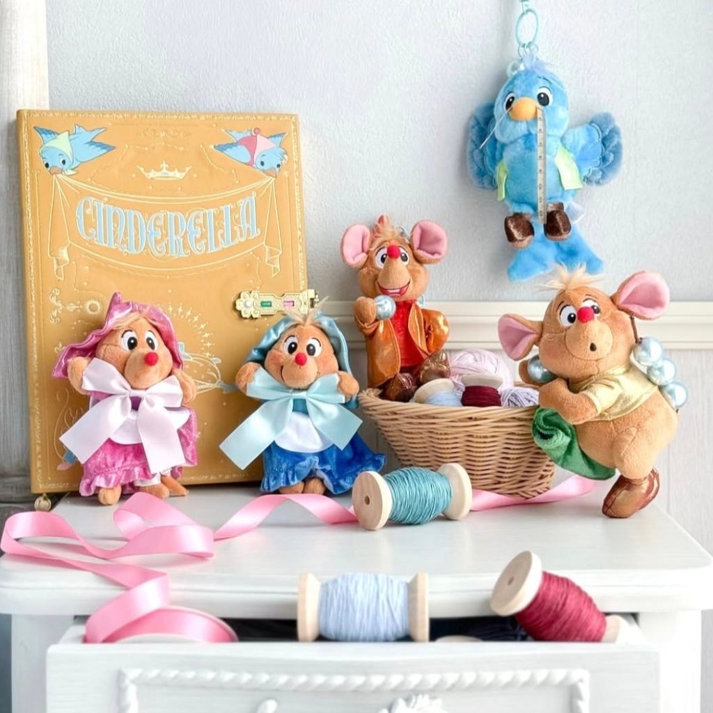 Cinderella Friends 2026 keychain