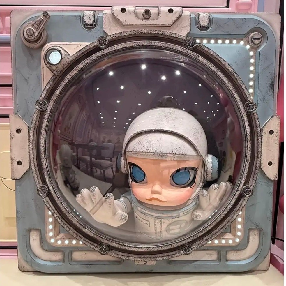 Pop Mart MEGA SPACE MOLLY Ashley Wood "IN SPACE" 3D Painting