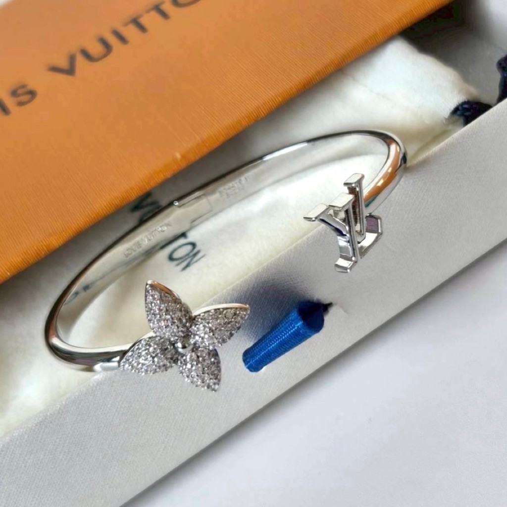 รีสต้อก กำไลข้อมือเงิน 𝐿𝒱 LUISE SILVER BLOSSOM BANGLE