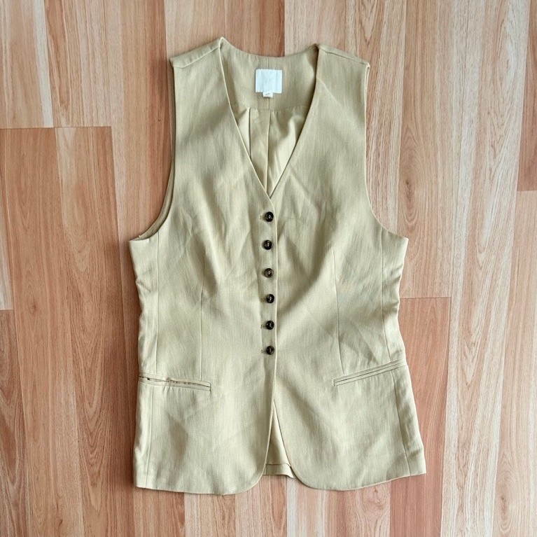 h&m blazer sleeveless ครีม
