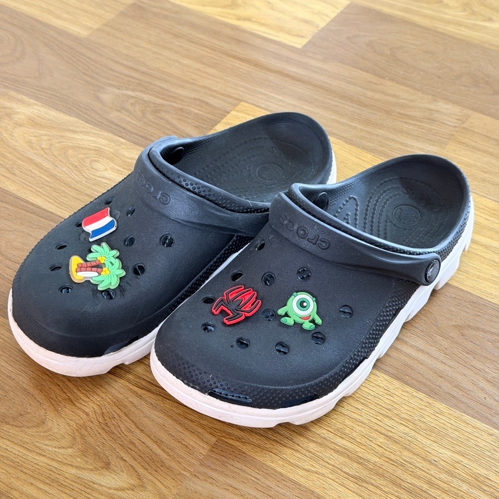 รองเท้าแตะ Crocs มือสอง ✨ ไซส์ M7 / W9 แถมจิบบิทตามรูป 🎈ตำหนิรูปสุดท้าย ❗️