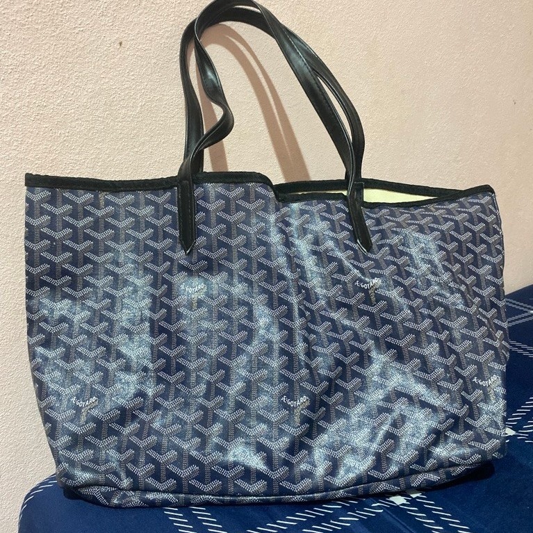 กระเป๋าลายกราฟิก Goyard ไม่แท้นะคะ