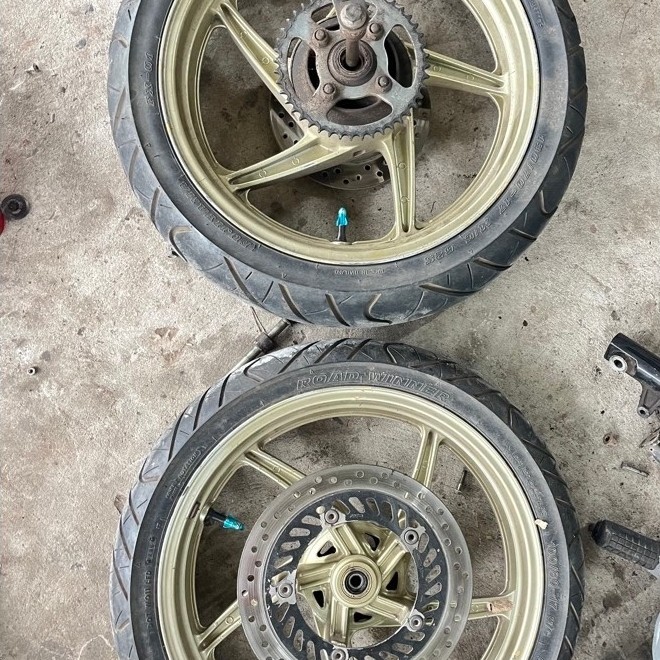 ชุดล้อcbr150r ล้อแม็กcbr150 แม็ก ขอบ17 ครบชุดพร้อมยาง แท้มือสอง