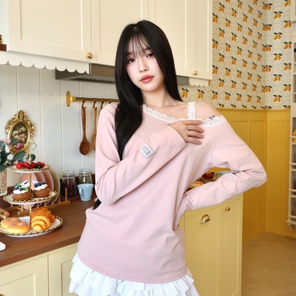 (ส่งต่อ/used) เสื้อปาดไหล่ปักลูกไม้ size s ร้าน Jarinya