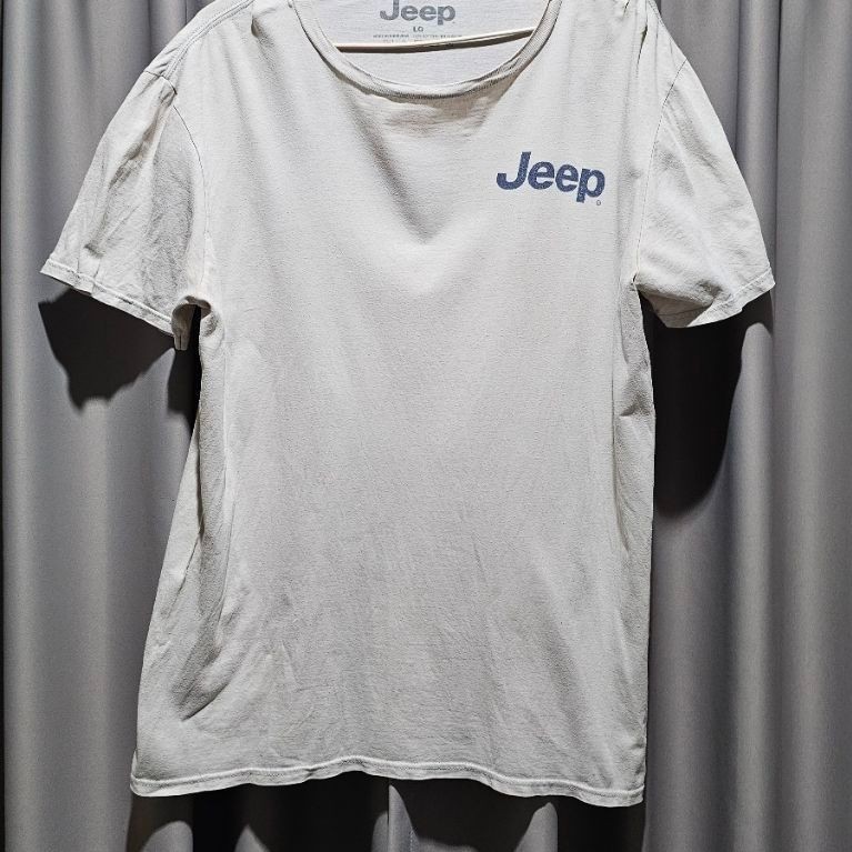 ​เสื้อยืด Jeep ไซส์ L อก 44 ลายรถ Wrangler (มือสอง)
