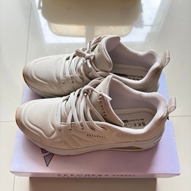 รองเท้าผ้าใบผู้หญิง sketchers ไซซ์ 37 มือสองใช้งานเอง