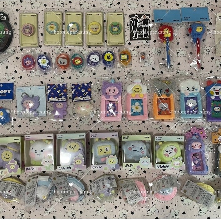 3 ของใหม่ พร้อมส่ง Truz keyring Jibbitz flat fur diamond เฟรมไอดี กล่องขาว minini doll pouch bag gel pen