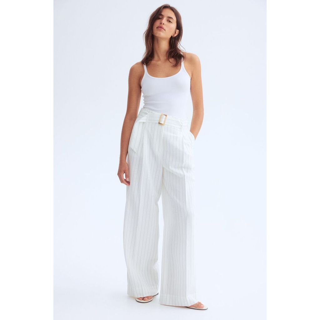 H&M(เอชแอนด์เอ็ม) กางเกงผ้าลินินผสมสายรัดเอว Women Belted linen-blend trousers 1285083_1