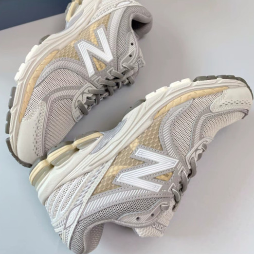 New Balance 860 v2 low cut beige