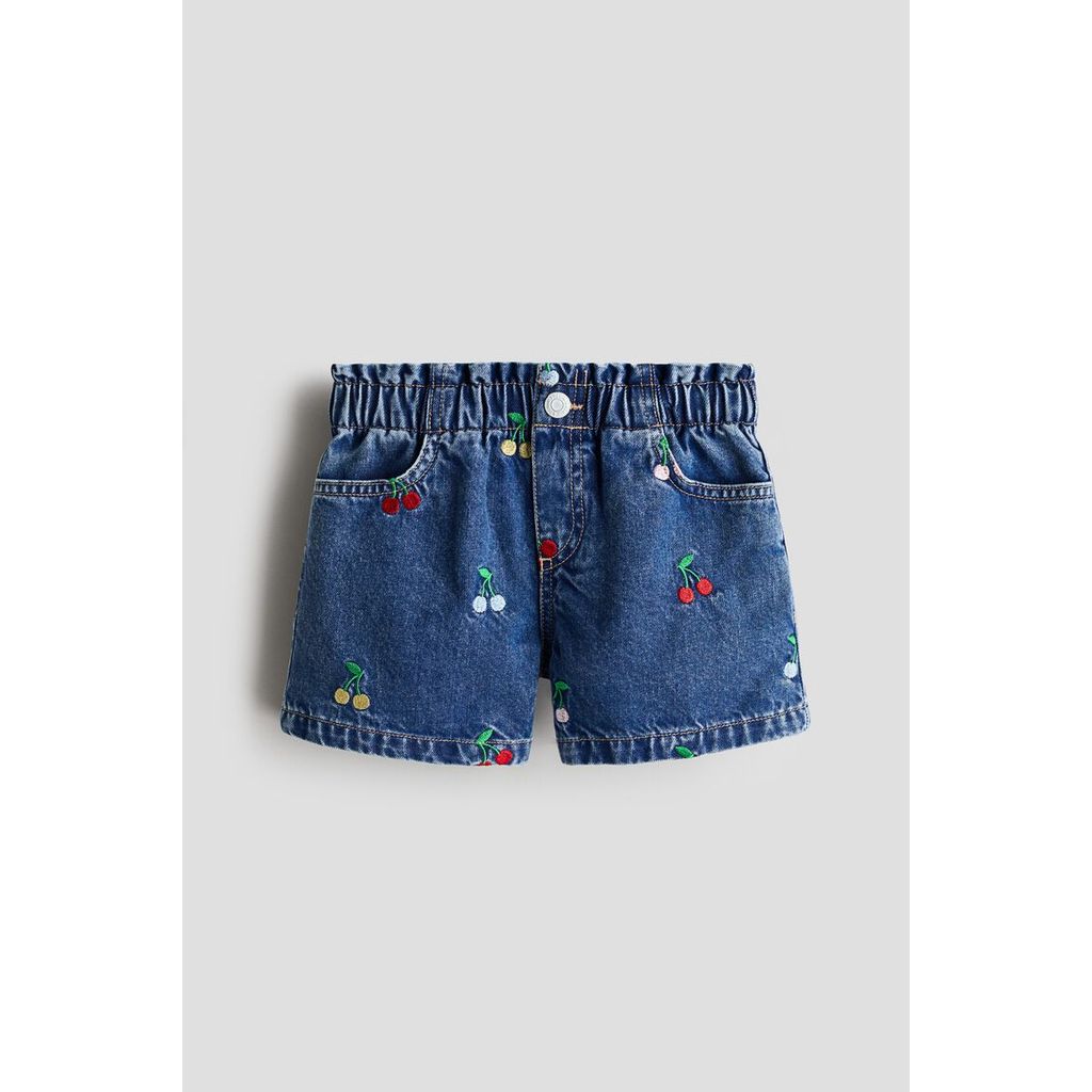 H&M(เอชแอนด์เอ็ม) กางเกงขาสั้นยีนส์ปักลาย Girls Embroidered-motif denim shorts 1320428_1