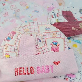 เซ็ตหมวก ถุงมือ ถุงเท้า 0-6 เดือน เซ็ตละ 22 บาท คละลาย