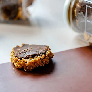 ฉ่ำ ข้าวแต๋นน้ำแตงโม รส ดาร์ค ช๊อคโกแลต Dark Chocolate
