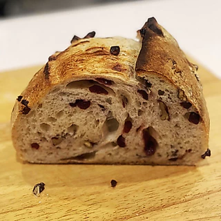 Sourdough Canberry walnut ซาวโดว์แคนเบอรี่วอลนัท