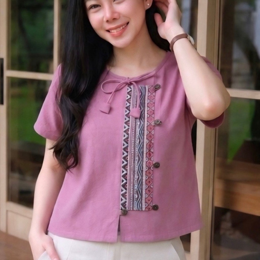 เสื้อพื้นเมืองผ้าฝ้าย ป้ายคอกลมแต่งทิวลิปใหม่