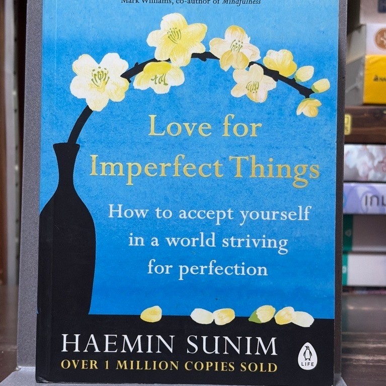 [ฉบับภาษาอังกฤษ ปกอ่อน] LOVE FOR IMPERFECT THINGS