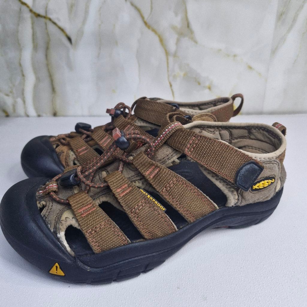 รองเท้าแตะ KEEN  รองเท้าแตะสำหรับผู้ชายและผู้หญิง
