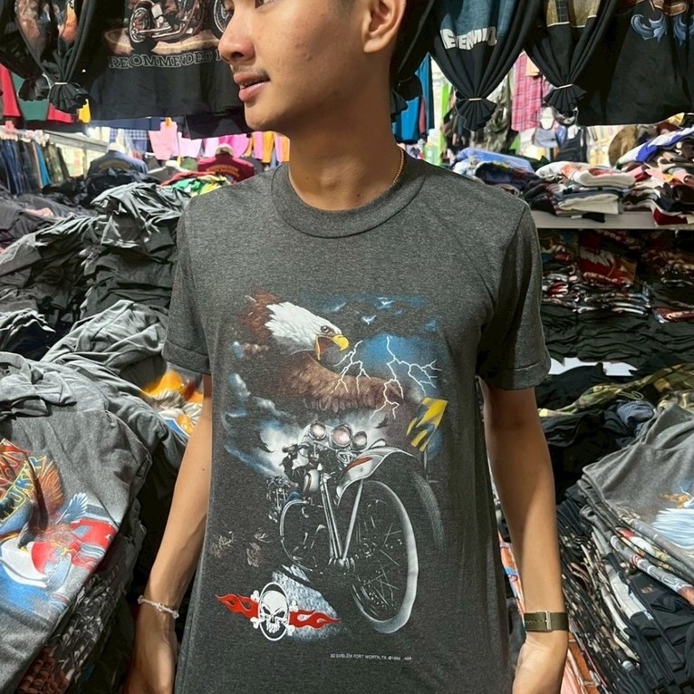 เสื้อผ้าบางสีเทาเฟดผ้า50/50 สกรีนลายหน้าหลัง ไม่มีตะเข็บข้าง ผ้านิ่มใส่สบาย ใส่ได้ทั้งหญิงชาย