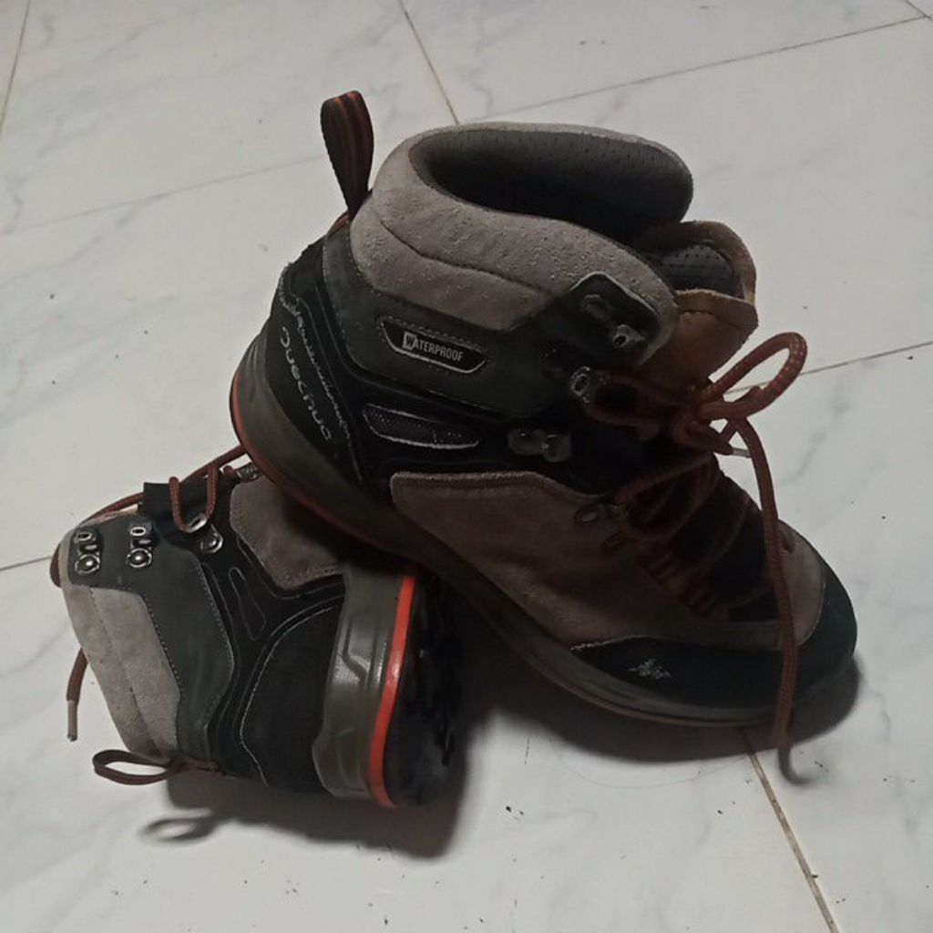 รองเท้าเดินป่า Quechua SH TREK 100 M SHARK