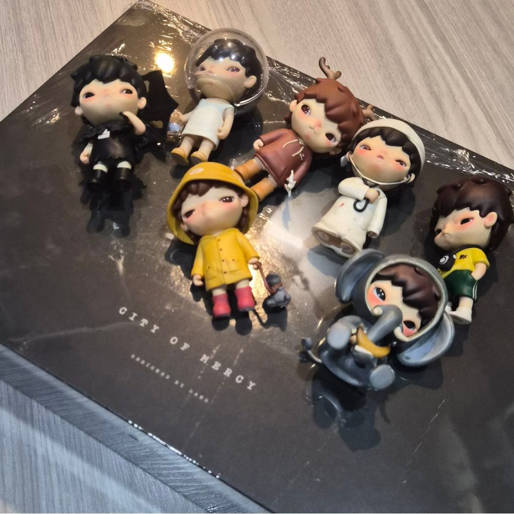pop mart Hirono City of Mercy Series Gift Box V.3💥 มือสอง💥กล่องดำ Special Box Hirono v.3,Hirono v3