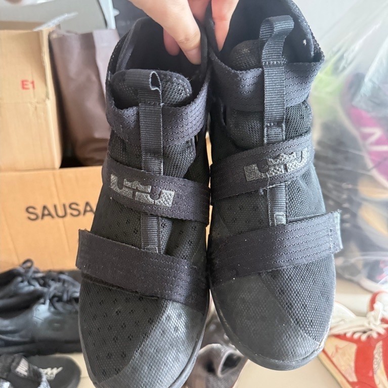 รองเท้ามือสอง Nike Lebron