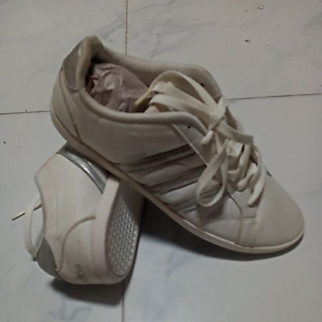 รองเท้า Adidas Neo Coneo QT