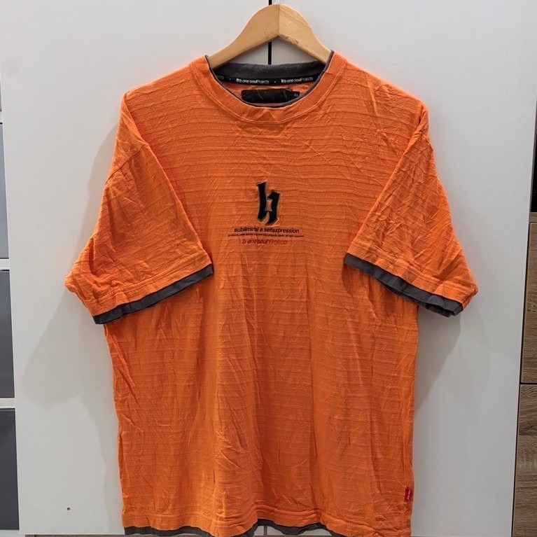 เสื้อยืดมือสอง แขนสั้นสีส้มจากแบรนด์ B-One Soul Projects SIZE23/30