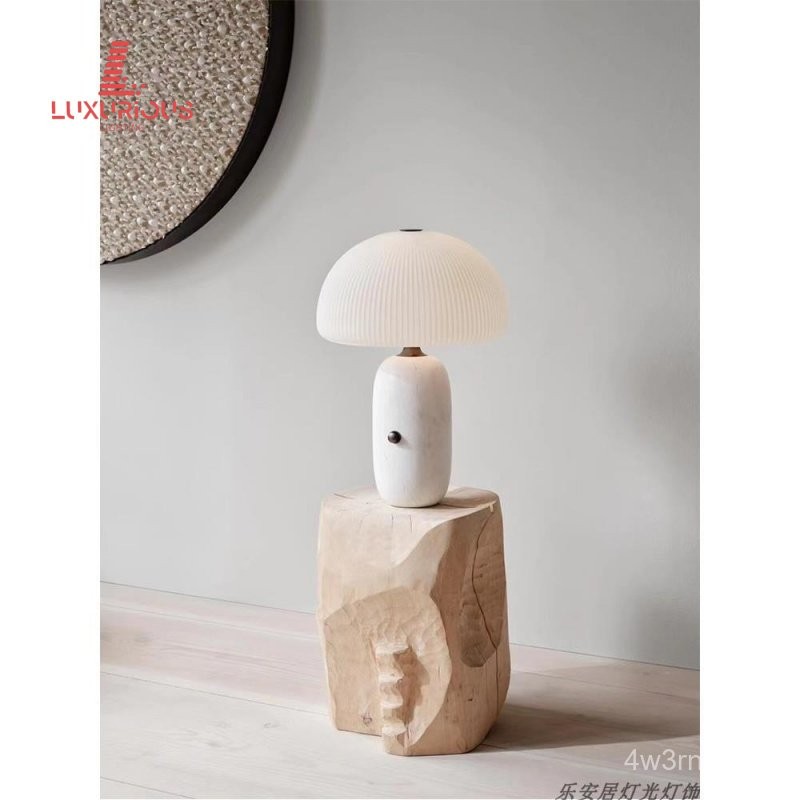 โคมไฟตั้งโต๊ะเห็ดสไตล์นอร์ดิกใหม่แบบมินิมอลจากจงซาน ดีไซน์สร้างสรรค์เรียบง่ายสำหรับตกแต่งห้องนอนและห