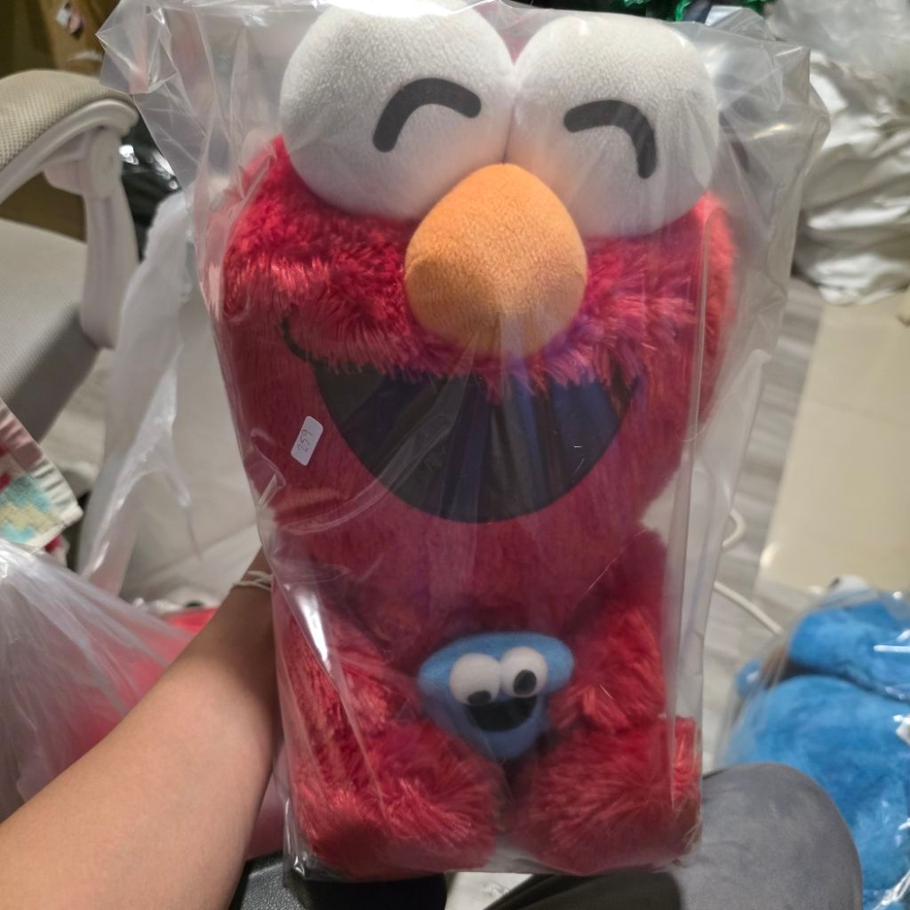 ตุ๊กตา Cookie Monster Elmo ตัวสีแดง