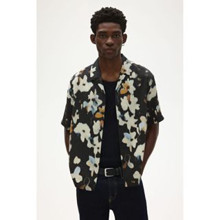 H&M(เอชแอนด์เอ็ม) เสื้อเชิ้ต resort ลายพิมพ์แบบ Regular Fit …