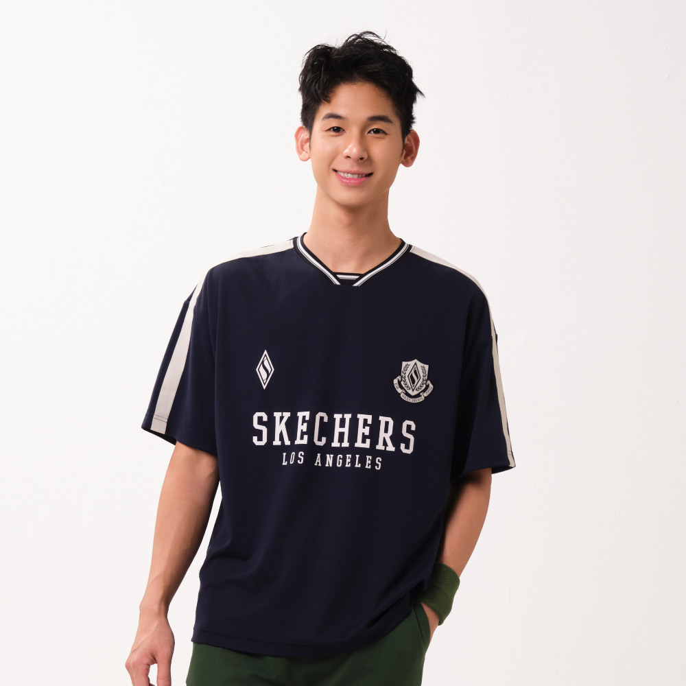 Skechers สเก็ตเชอร์ส เสื้อยืดแขนสั้นผู้ชาย Men Game On Iconic Short Sleeve Tee - SL126M213-002Z — صورة 2