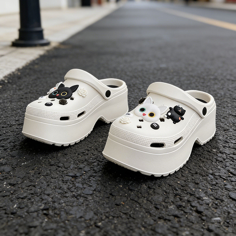 LGShoes รองเท้าแตะหัวโตผู้หญิงดีไซน์เก๋ไก๋และสนุกสนานนี้ โดดเด่นด้วยพื้นรองเท้าหนา ลวดลายแมวและดอกกุหลาบ