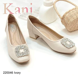 New!!! งานพรีเมี่ยม รองเท้าคัชชูส้นสูง 2 นิ้ว ใส่ทำงาน หรือออกงาน หุ้มส้น ประดับด้วยอะไหล่ดอกไม้เพชร