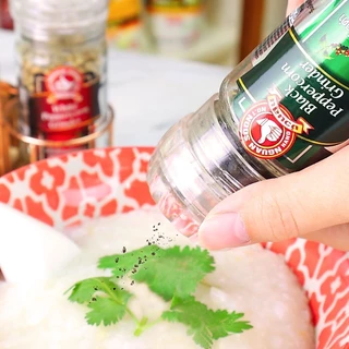 พริกไทยเม็ดดำ ขวดฝาบด 35 g ง่วนสูน มือที่ 1 Black Peppercorn Grinder