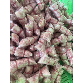 แหนมหมูย่าง 1 ชิ้น 6 บาท อร่อย สดใหม่ทุกวัน