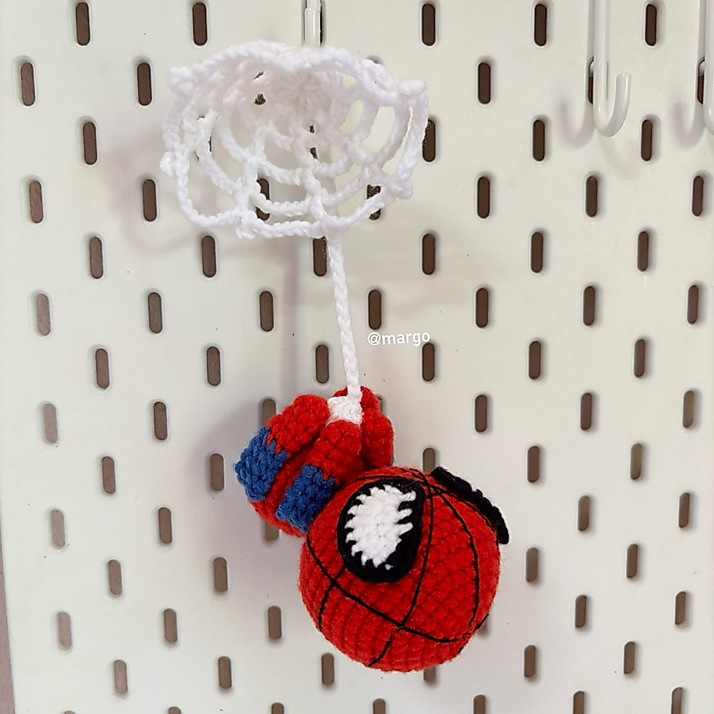 Spider-Man Keychain พวงกุญแจสไปเดอร์แมน มีใยแมงมุม ไหมพรม