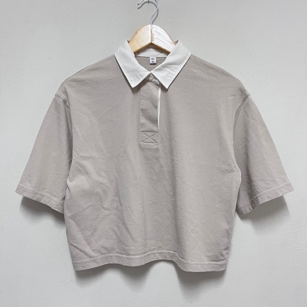 เสื้อคอปกทรงครอป GU/S สีเบจ
