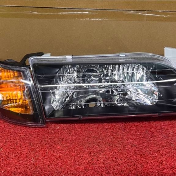 ไฟหน้าเพชร ไฟหน้าแต่ง TOYOTA COROLLA AE100 AE101 AE102 สามห่วง โคมดำ พร้อมมุมขาว(4ชิ้น)