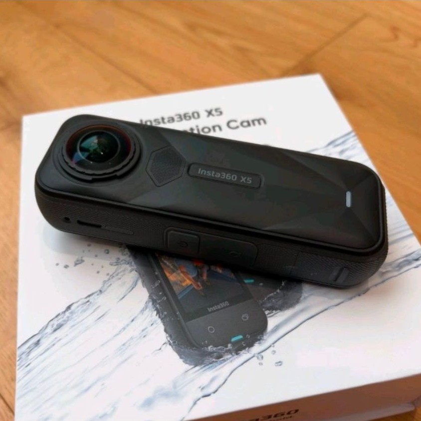 Insta360 X5 8K 360 Action Camera กล้อง 360° + กล่อง + เคส + SD 128GB