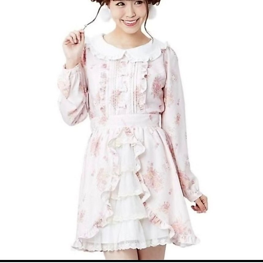 ขายเหมา 3 ชุด เดรส lizlisa x my melody มือสอง สภาพตามรูปเลย